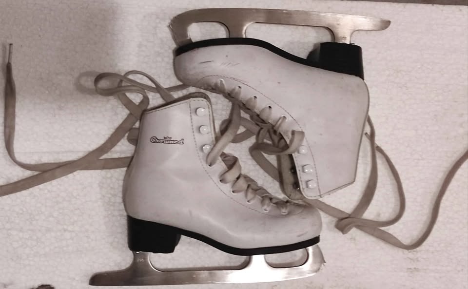 Predám dievčenské ľadové korčule č.32
