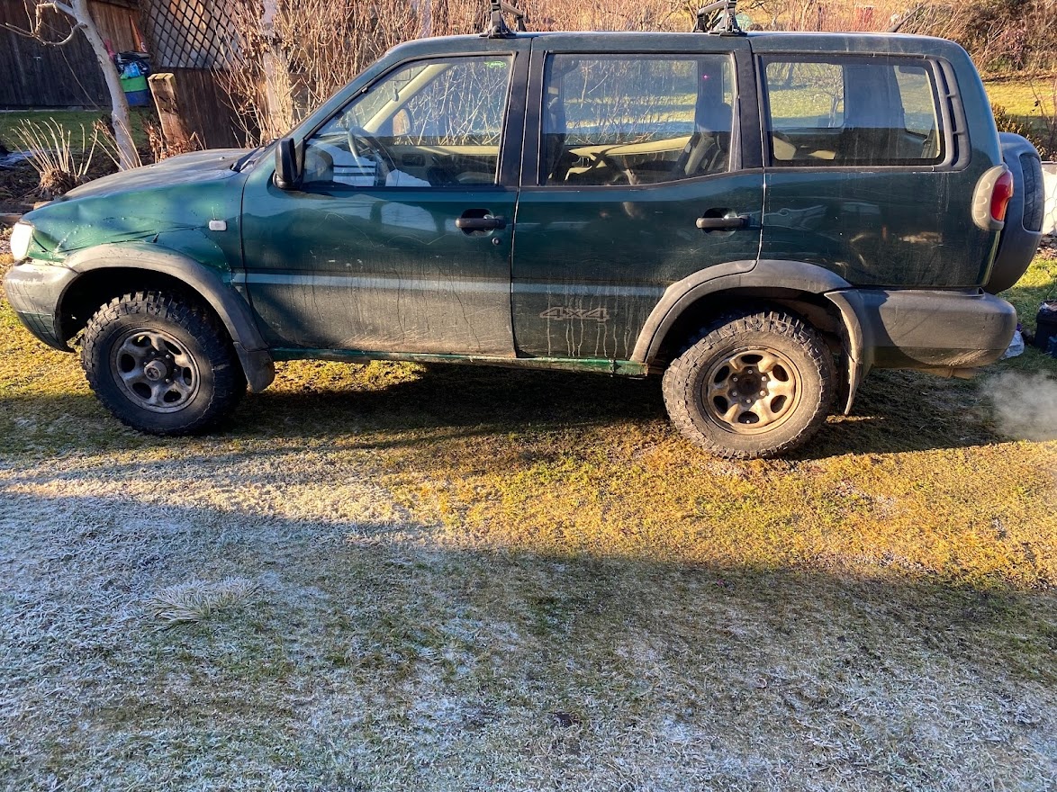 Predám Nissan Terrano 2, 2.7TDI, 7-miestne