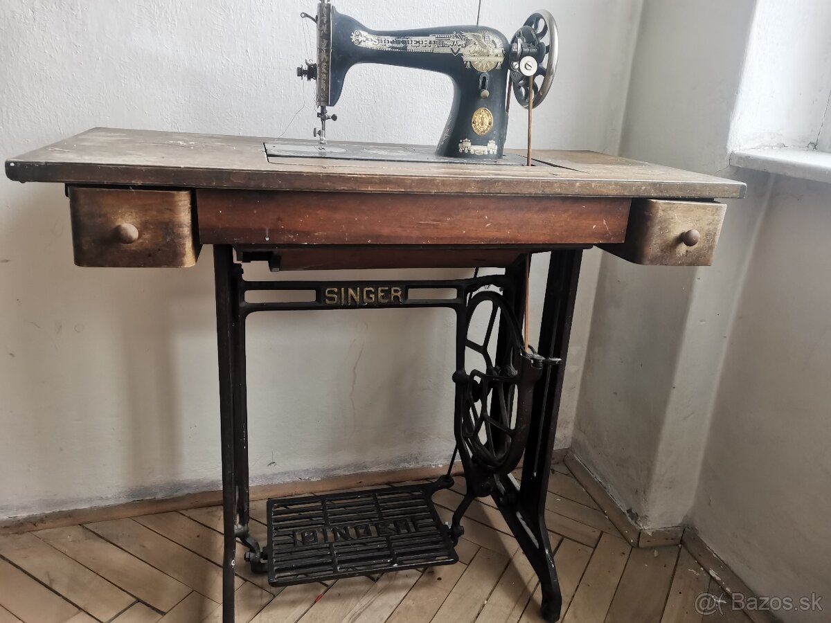 Starožitný šijací stroj Singer