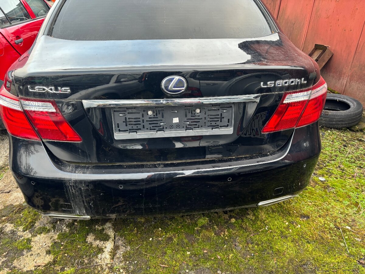 LexusLS600HL