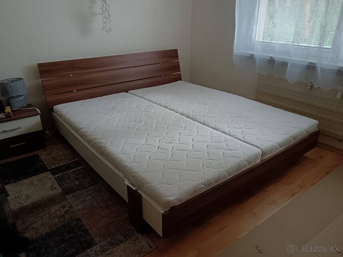 Manželská posteľ