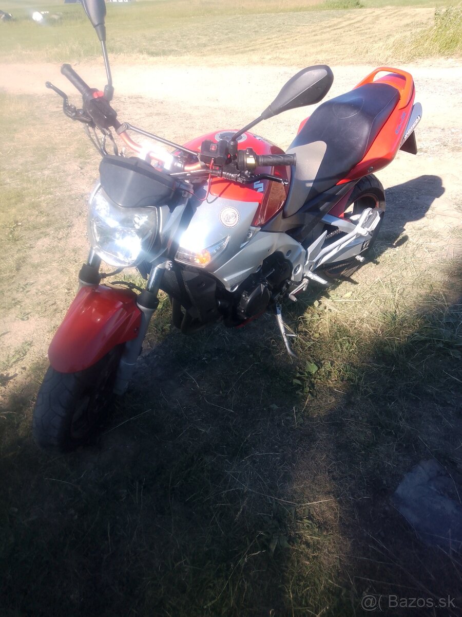 Suzuki gsr 600