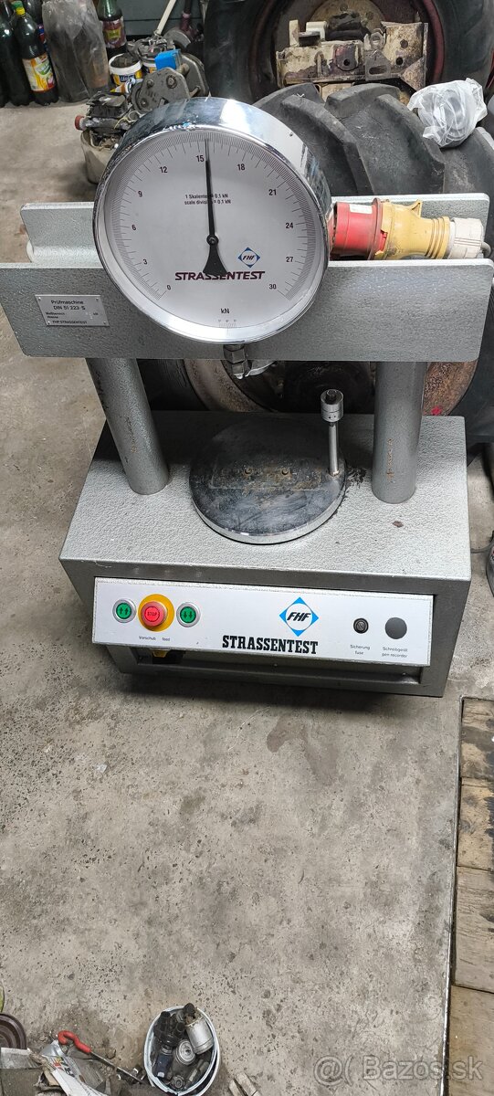 Predam jednoduchy šnekovy lis elektricky.