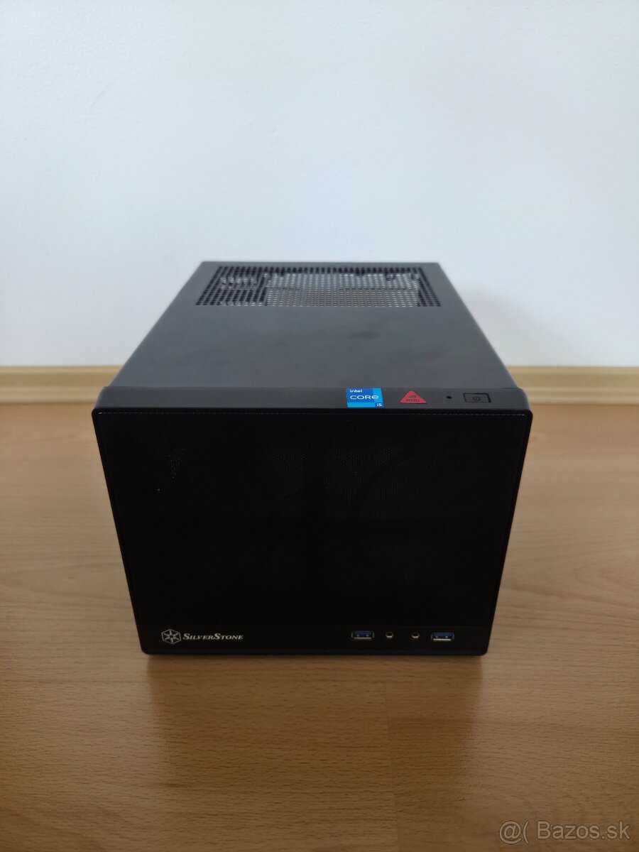 Predám PC skrinku SilverStone SG13 (čierna)