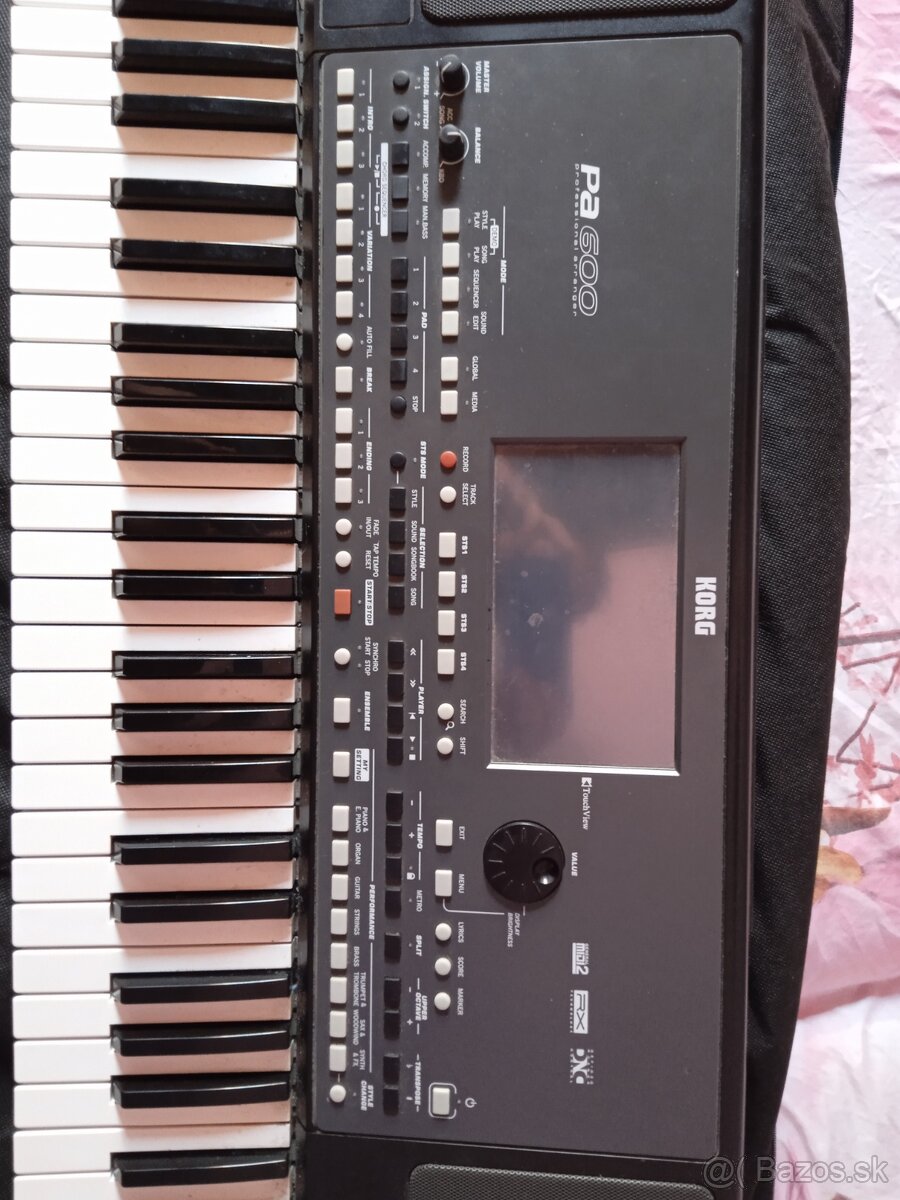 KORG PA 600