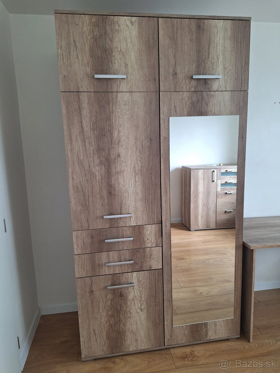 Predám nábytok do detskej izby – skriňa, komoda, stolík