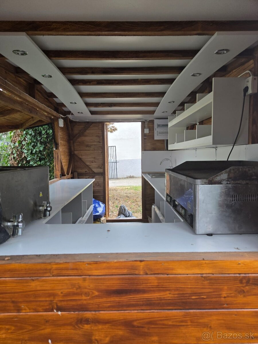 Predám foodtruck príves pojazdný stánok nový