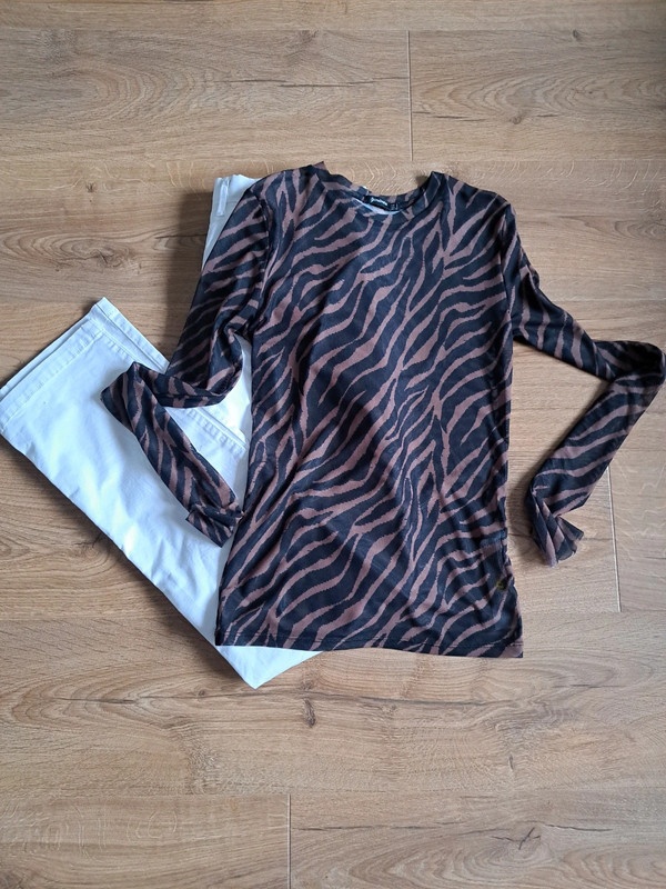 zebrovany top Stradivarius