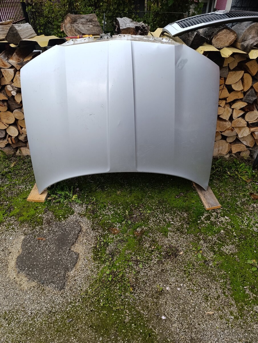 Predná kapota škoda Superb 1