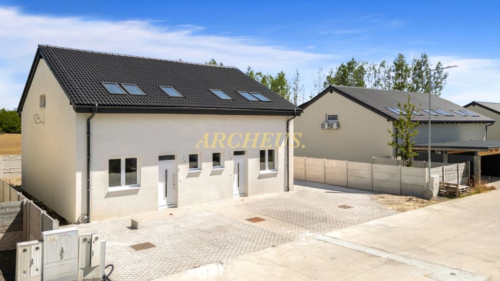 NOVOSTAVBA DVOJDOMU S POZEMKOM V ŠTANDARDE, LEHNICE-KOLÓNIA