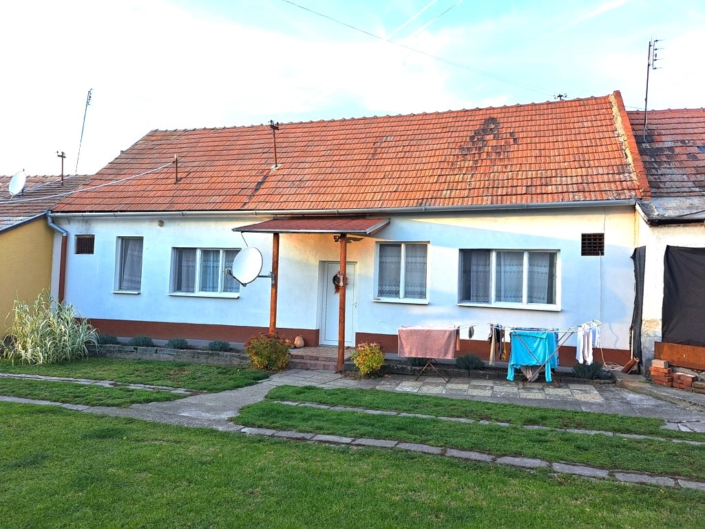 Na predaj dva rodinné domy vo Vrábloch