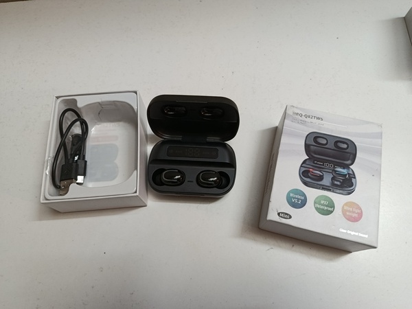 bluetooth sluchadla hbq-q82tws 30€