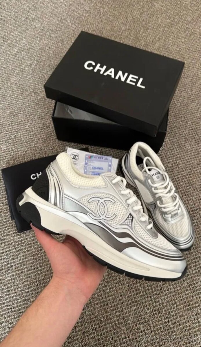 Chanel Runner