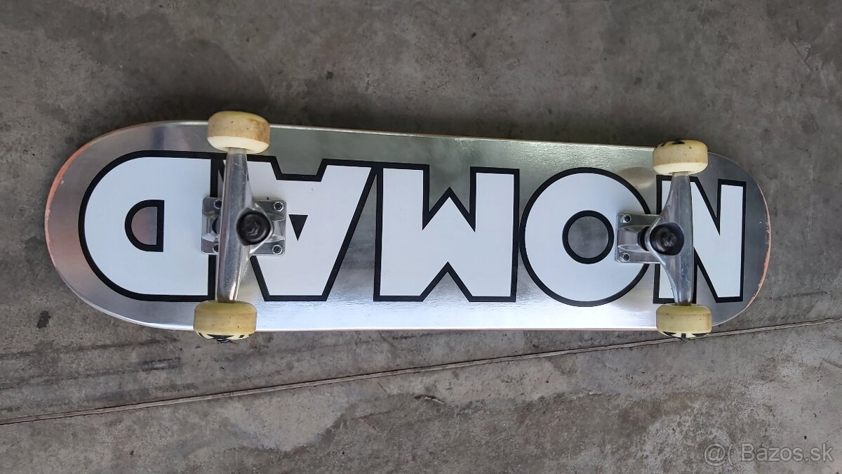 Skateboard NOMAD