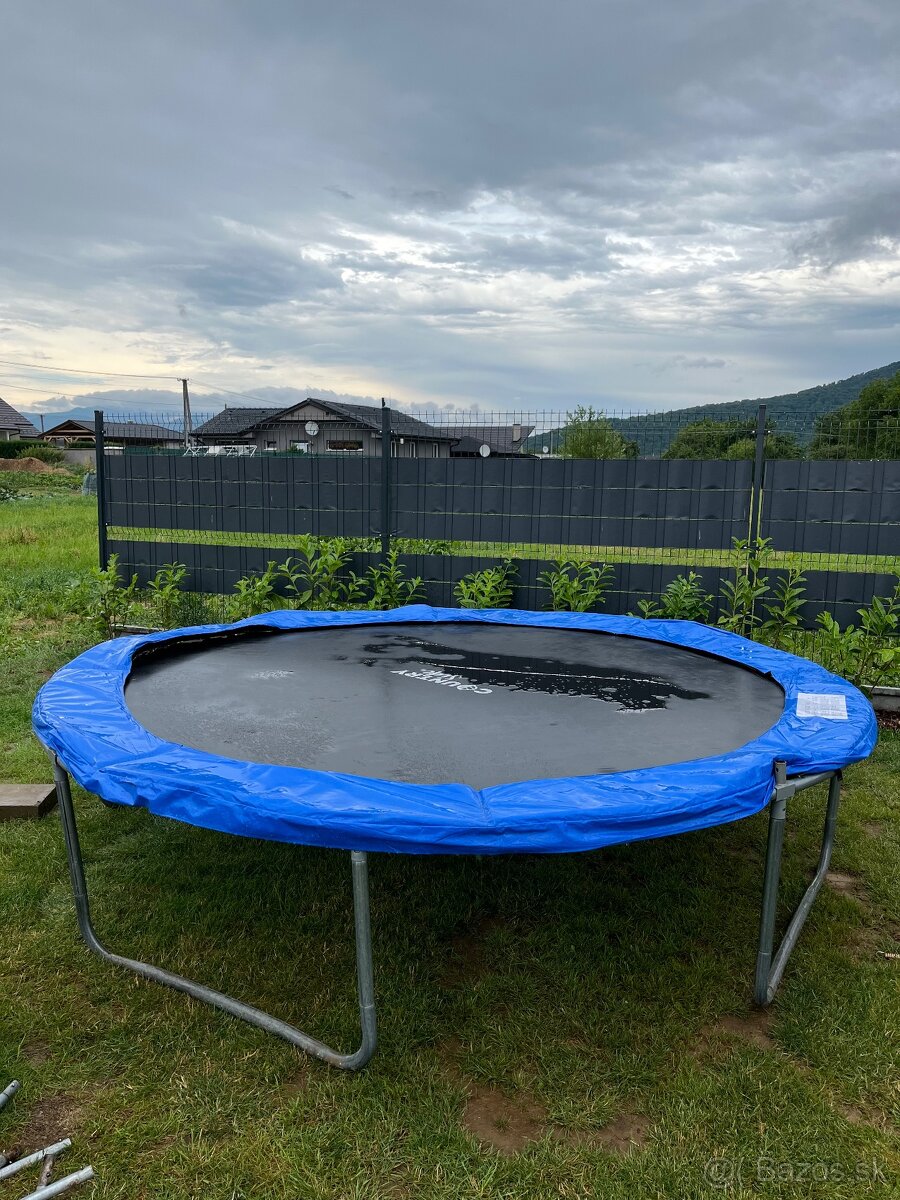 Trampolína