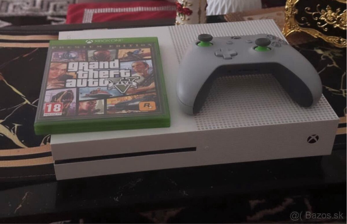 XBOX ONE S 1TB + GTA V