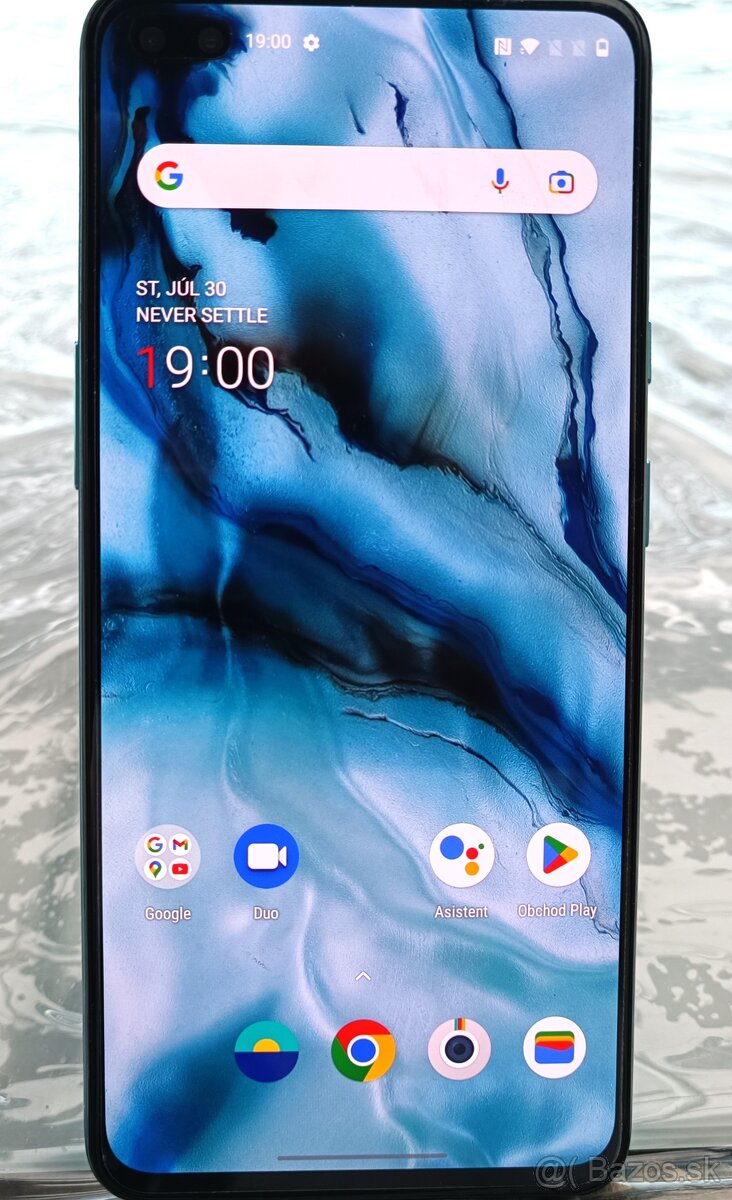 Pěkný mobilní telefon OnePlus Nord 5G / 8GB RAM /128GB /