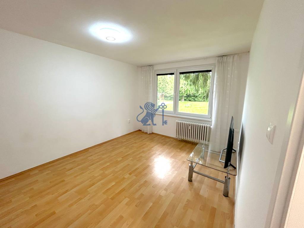 Ponúkame na prenájom 1-izbový byt v tichej lokalite mesta Se