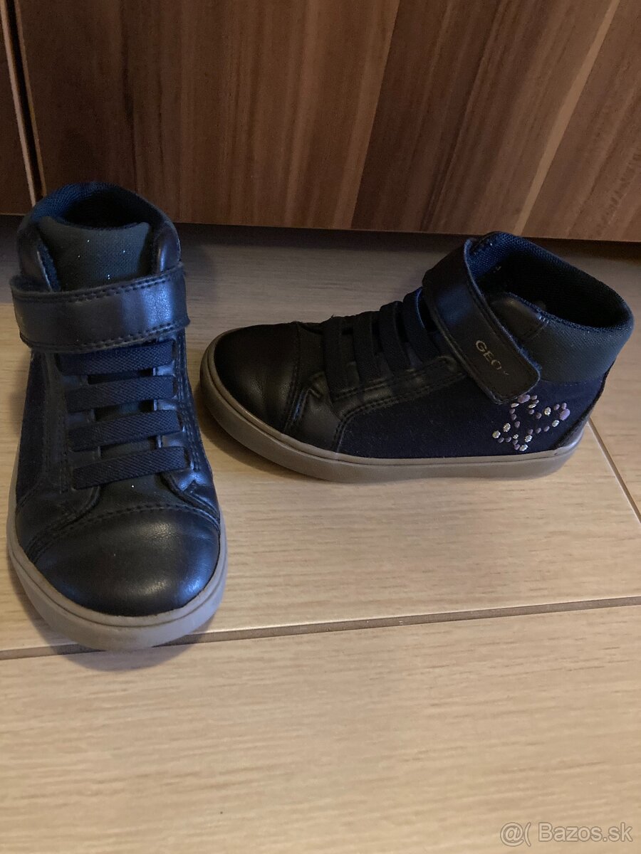Dievčenské  topánky zn. Geox veľ.26