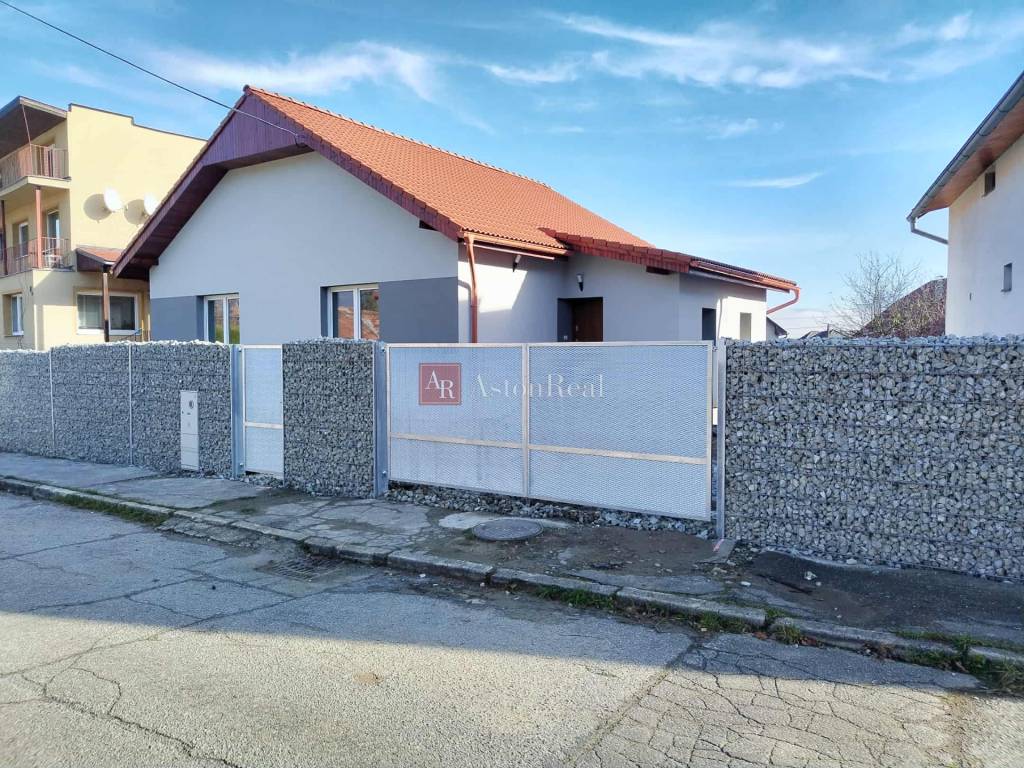 Predaj:Prerobený 5-izbový RODINNÝ DOM, pozemok 547 m2, Marti