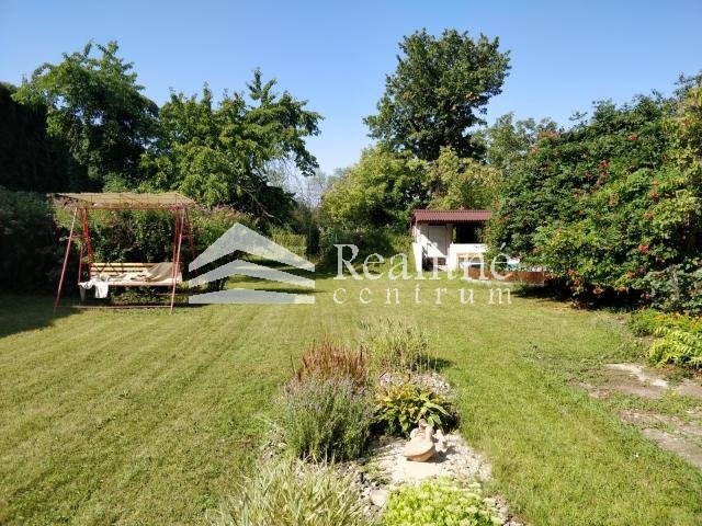 Predám RD v Leviciach s veľkým pozemkom