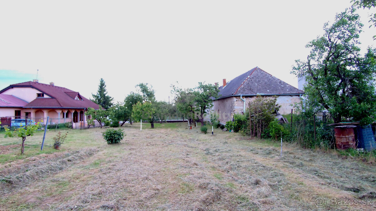 Rovinatý a slnečný pozemok v pokojnej obci Kašov