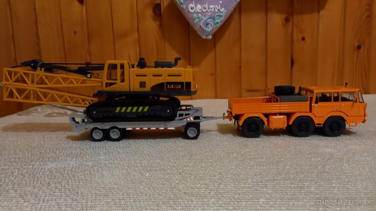 Tatra 813 trajler plus náklad pásový žeriav komplet