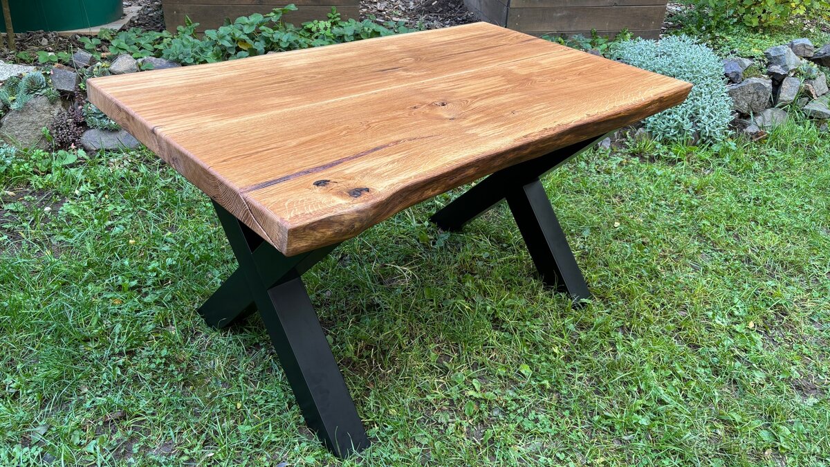 Jedálenský stôl z dubového dreva