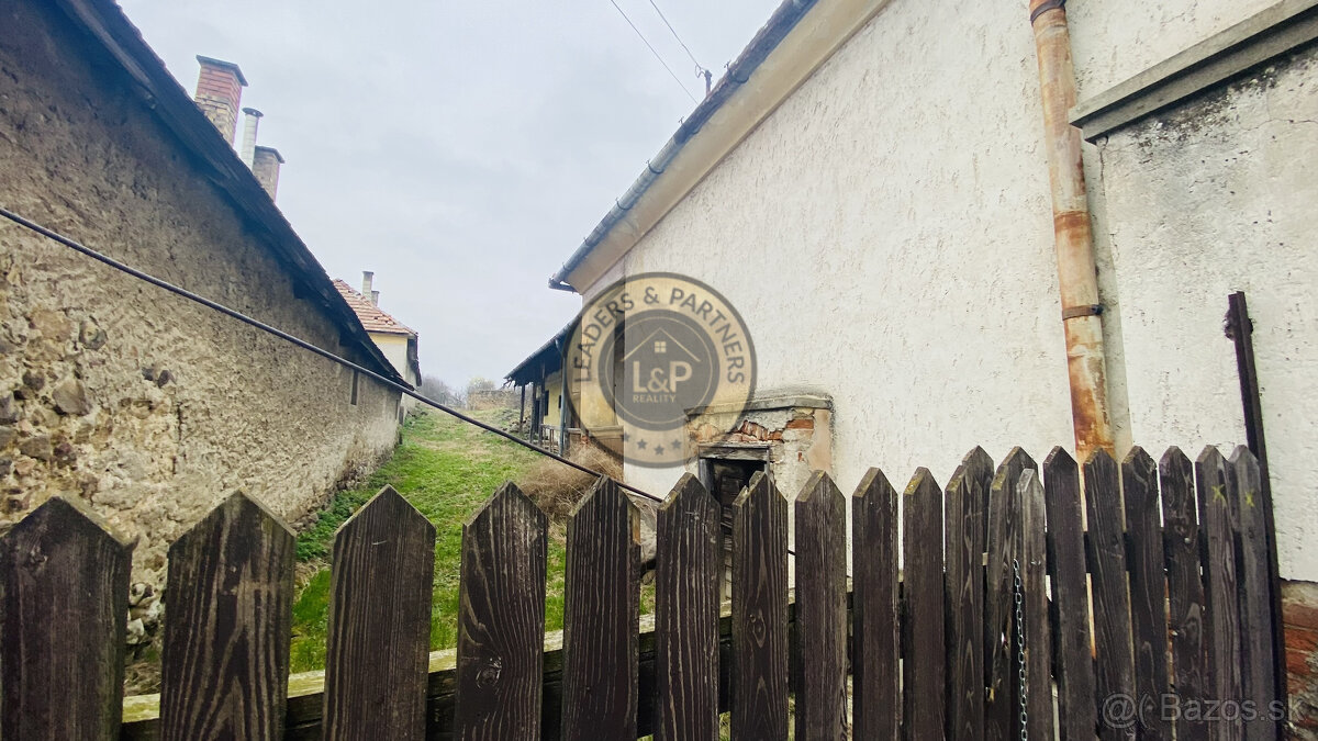 NA PREDAJ starý dom s pozemkom 1600m2 v Maďarsku