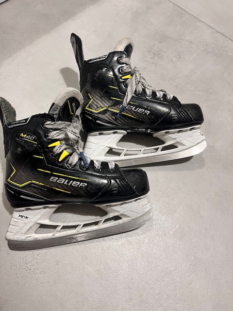 Korčule BAUER Supreme M40