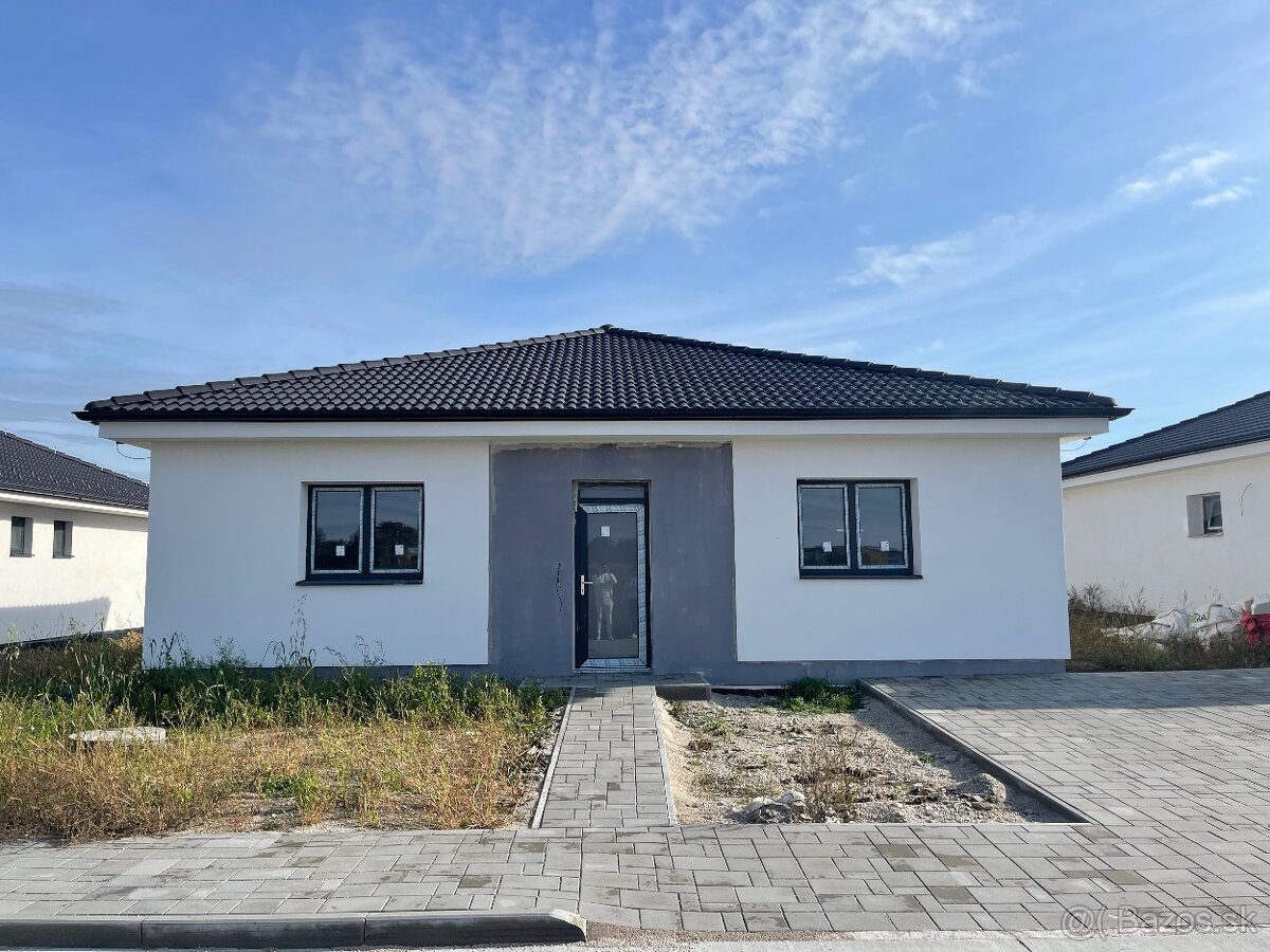 PREDAJ  4- izbová novostavba rodinného domu v obci Opoj