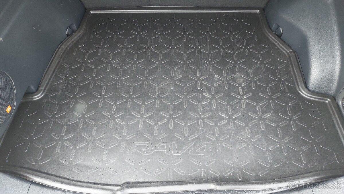Vanicka do kufra Toyota Rav4