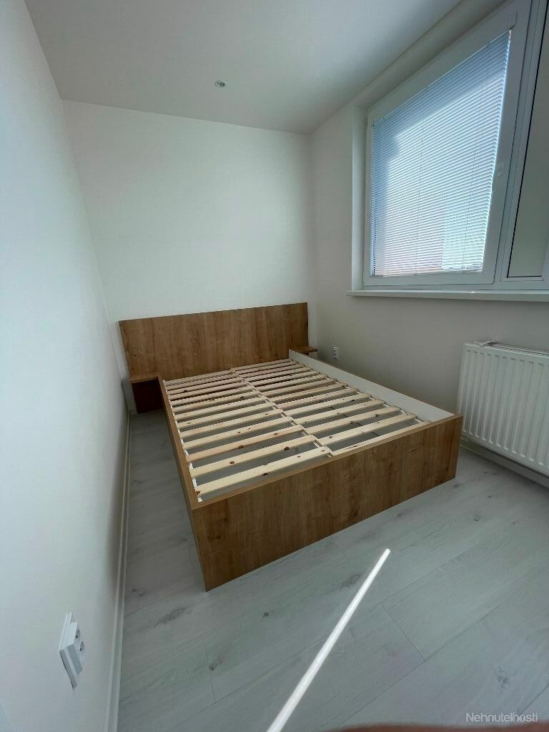 Posteľ 140cmx200cm + rošt