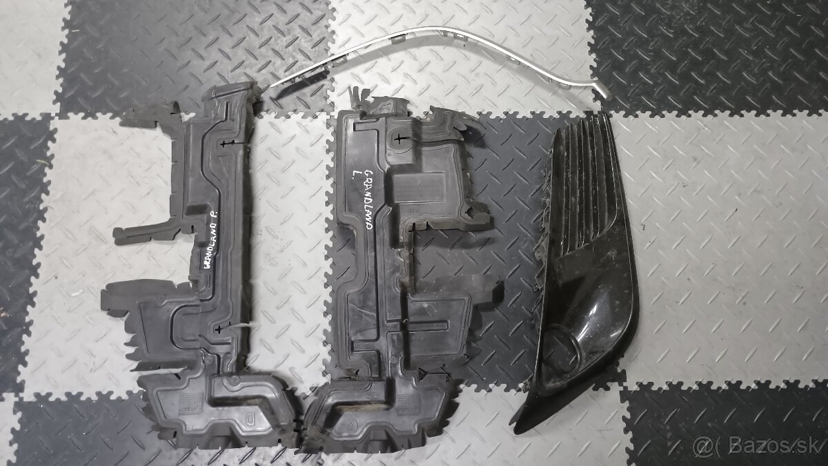 Opel Grandland X, Toyota Yaris, Auris - kryt chladica, lista