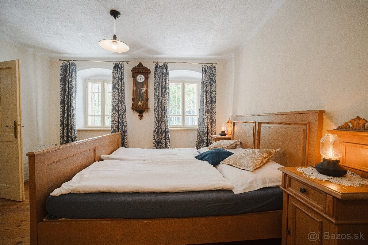 Zrekonštruovaný zariadený dom pri Námestí Svätej Trojice