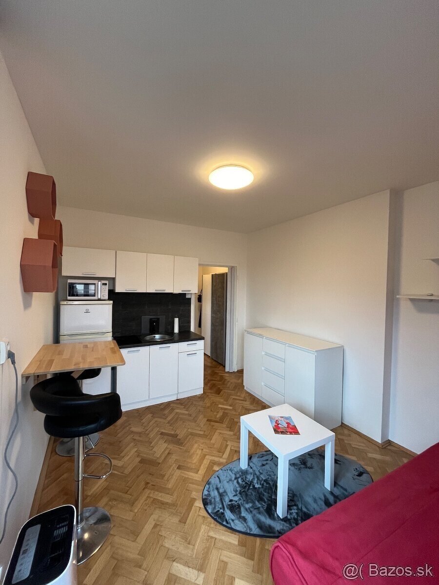 PRENÁJOM 1i BYT V CENTRE