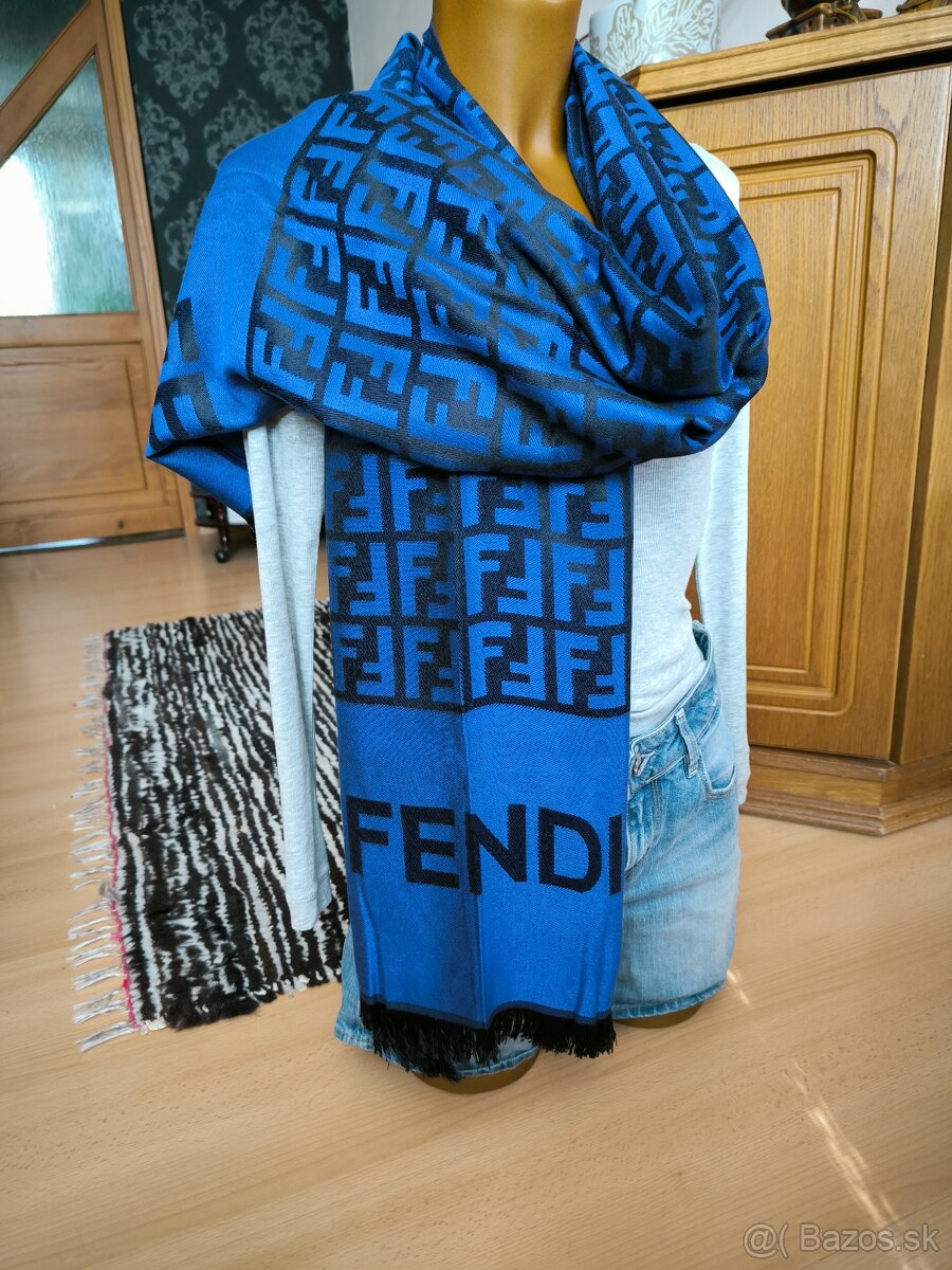 Luxusný šál Fendi