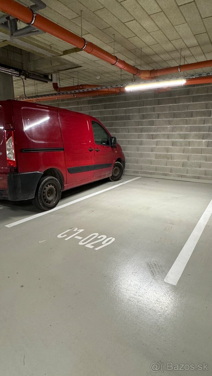 Nesto prenájom garažové statie