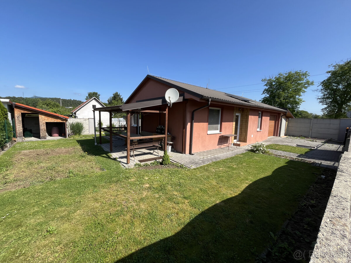 Ponúkame Vám na predaj rodinný dom v Novákoch