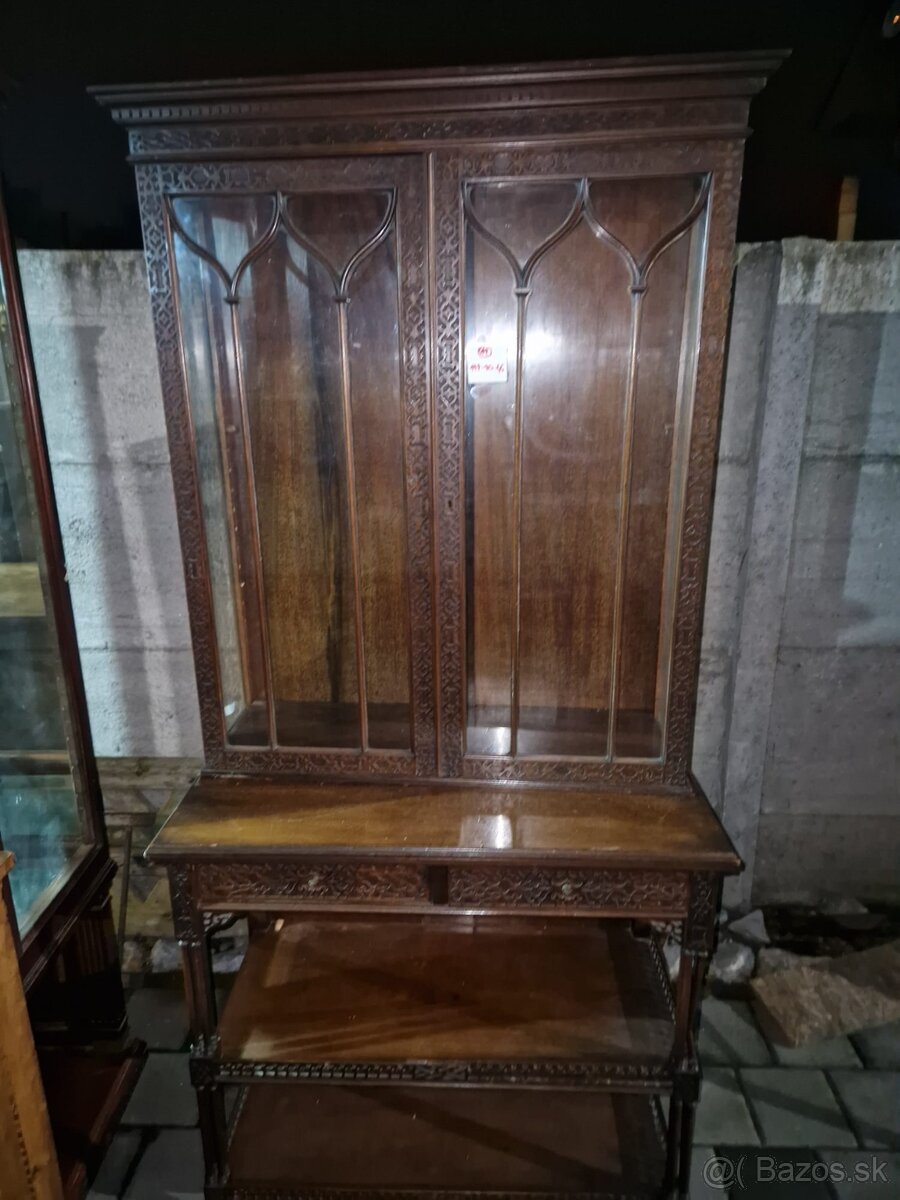 19 - Predám neorenesančnú presklenú vitrínu