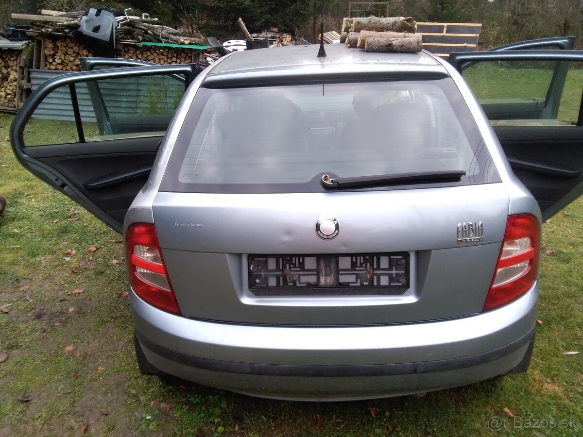 Skoda Fabia  piate dvere zadná kapota