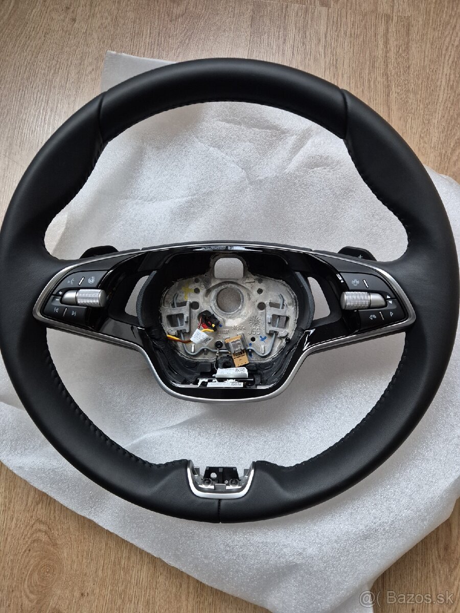 SKODA VYHRIEVANY MULTIFUNKČNÝ VOLANT S PADLAMI DSG