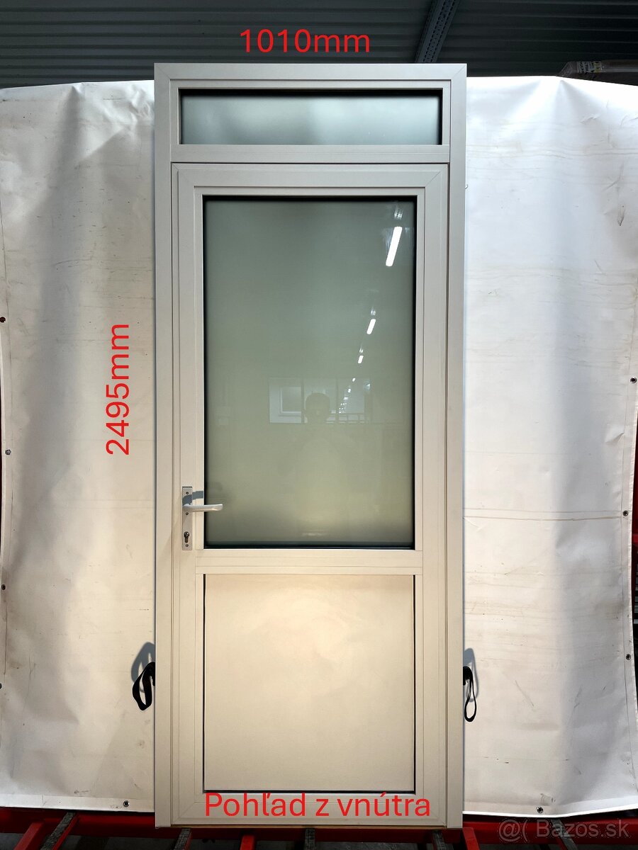 Nové hliníkové dvere s nadsvetlíkom