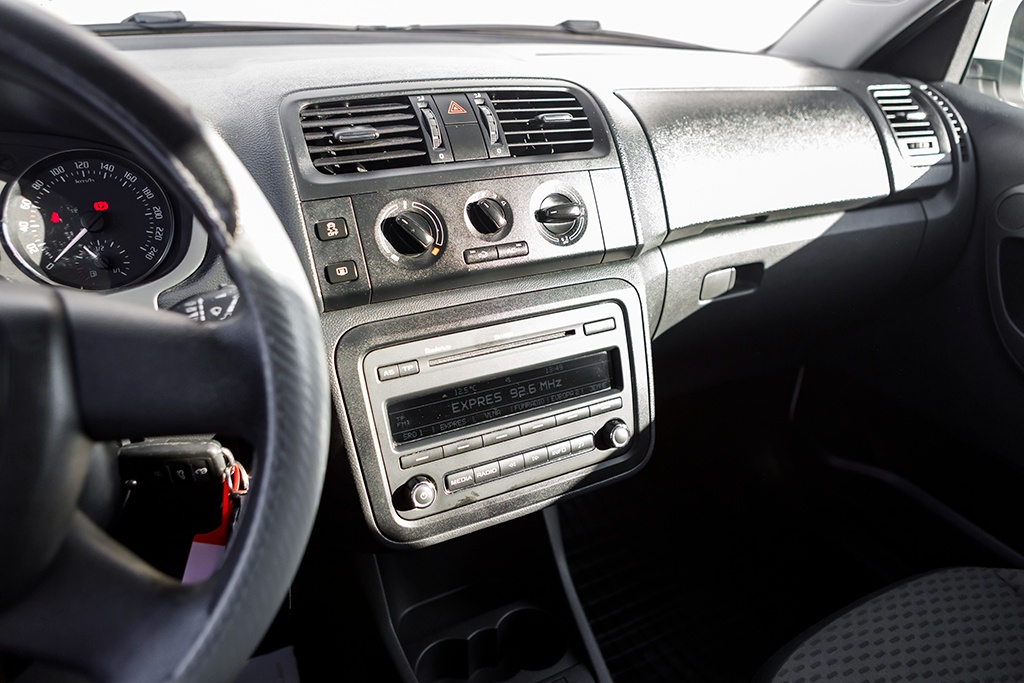 Škoda Fabia Ambiente 1 16V 63kW M5 12/2012 - 10