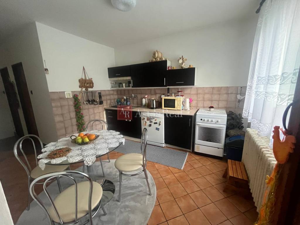 Predaj: rodinný dom s bazénom, altánkom na pozemku 617 m2, S - 10