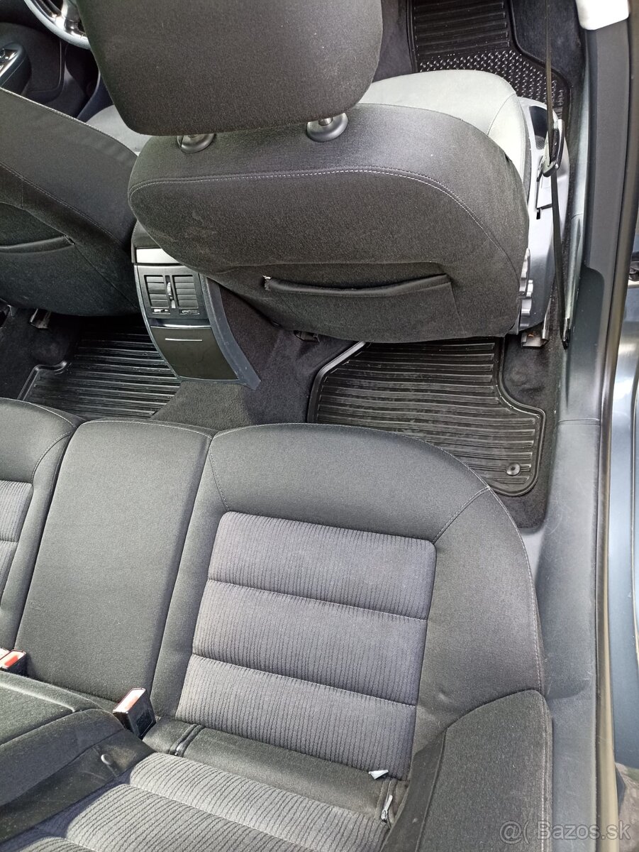 Predám Škodu Octaviu kombi - 10