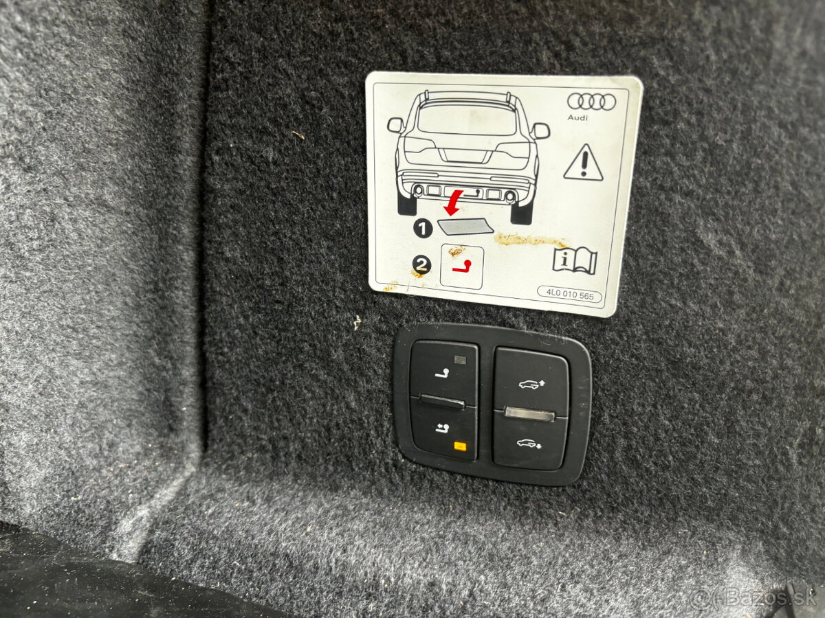 Audi Q7 3.0 TDI S-line Quattro 7 míst - 10