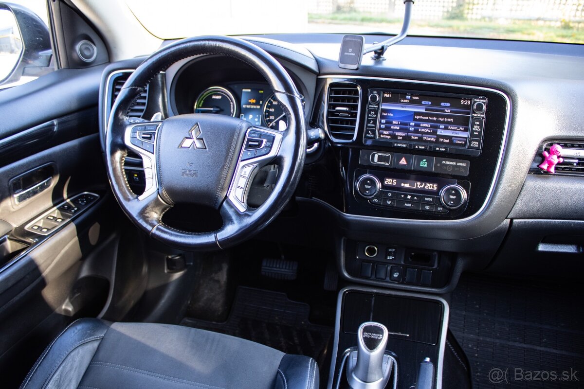 Outlander PHEV Plugin Hybrid 2,0 - 10