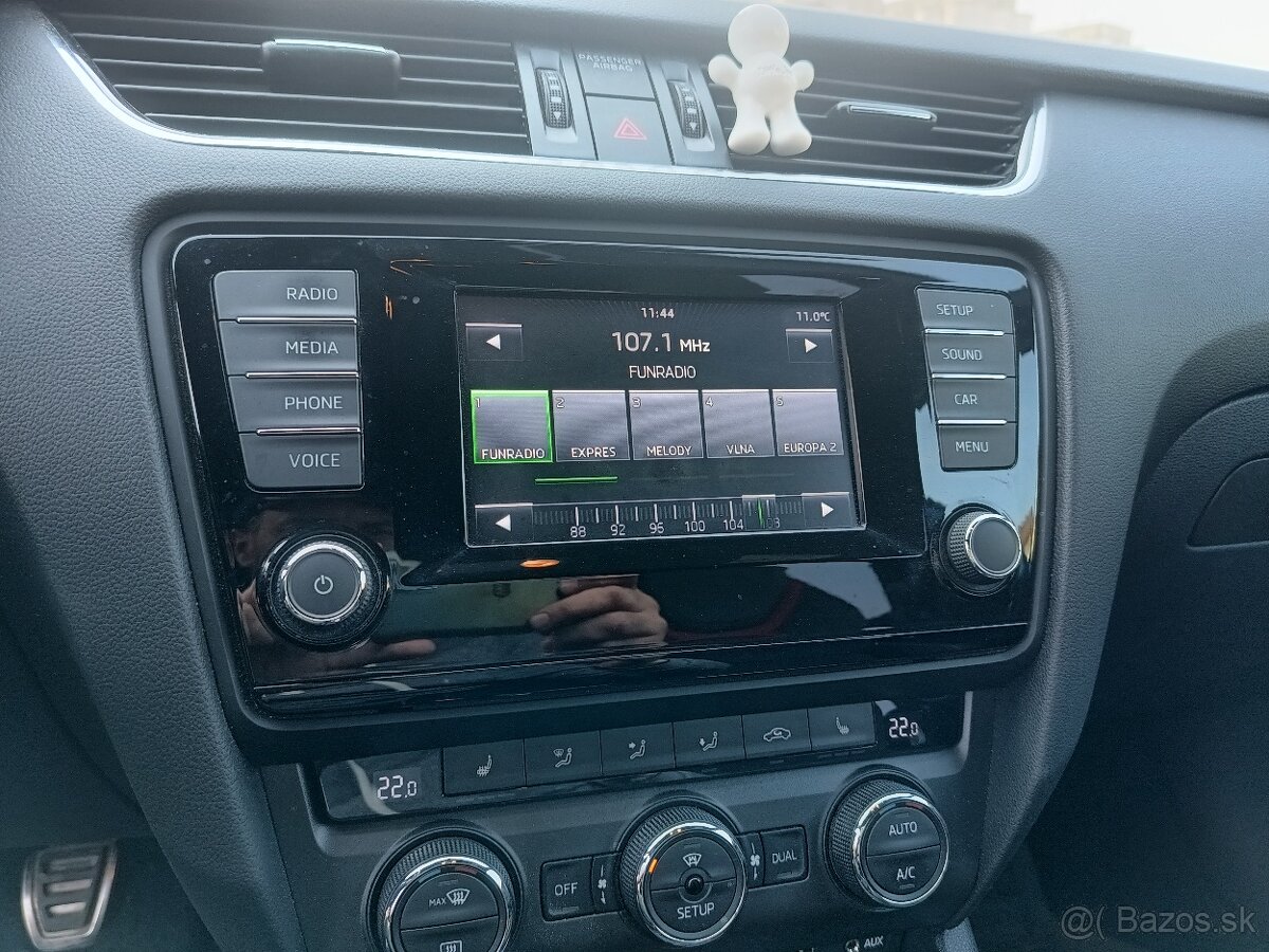 Škoda Octavia Combi 2.0TSI RS 220PS Manuál - 10