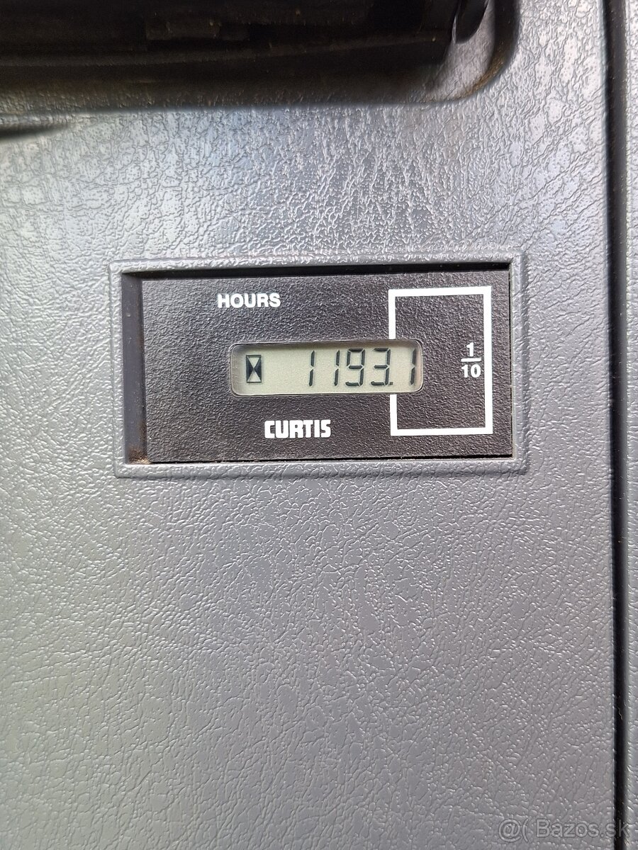 Kolesový otočný bager Hyundai 55w-9a robex - 10